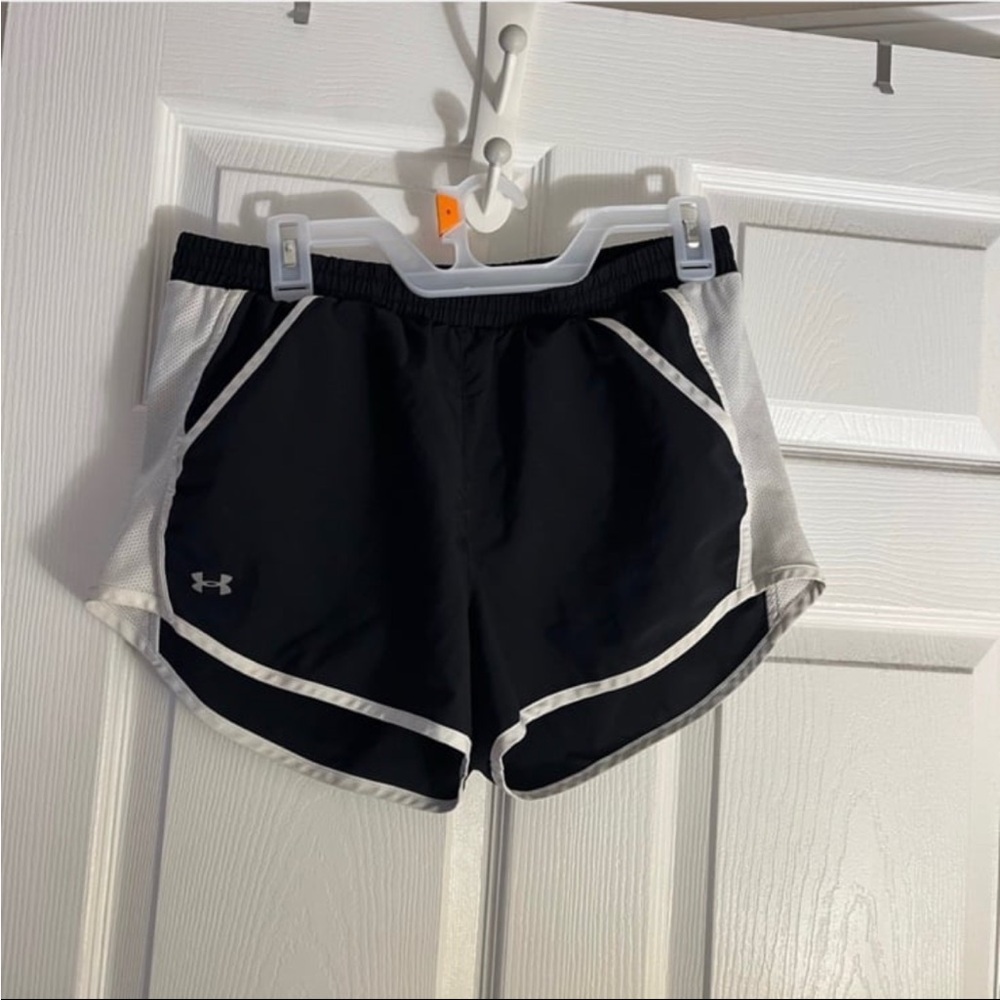 Woman’s under armour heat gear running shorts